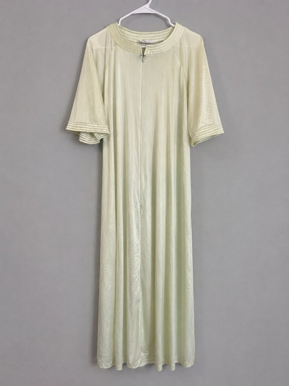 Vintage Vanity Fair Pale Green Nylon Nightgown Maxi Dress USA Women’s S Lounge S - Picture 3 of 7